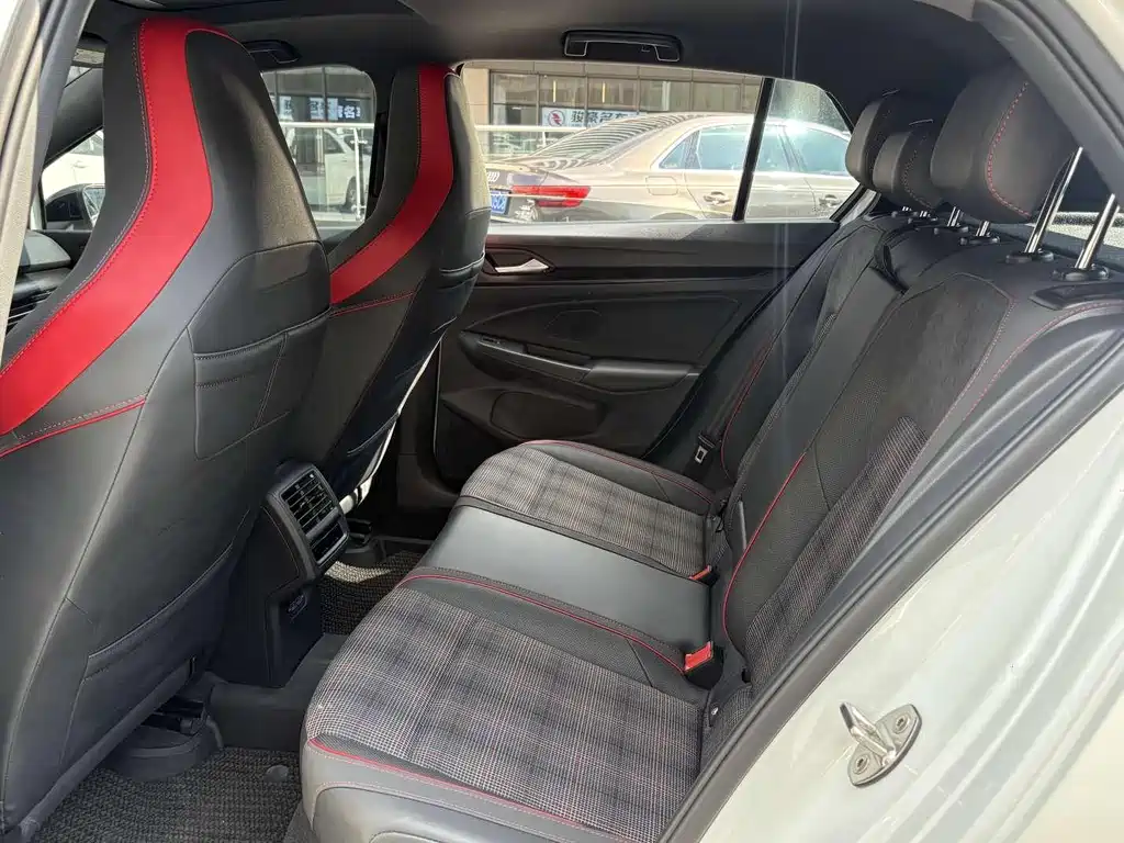 Volkswagen Golf GTI — фото 7