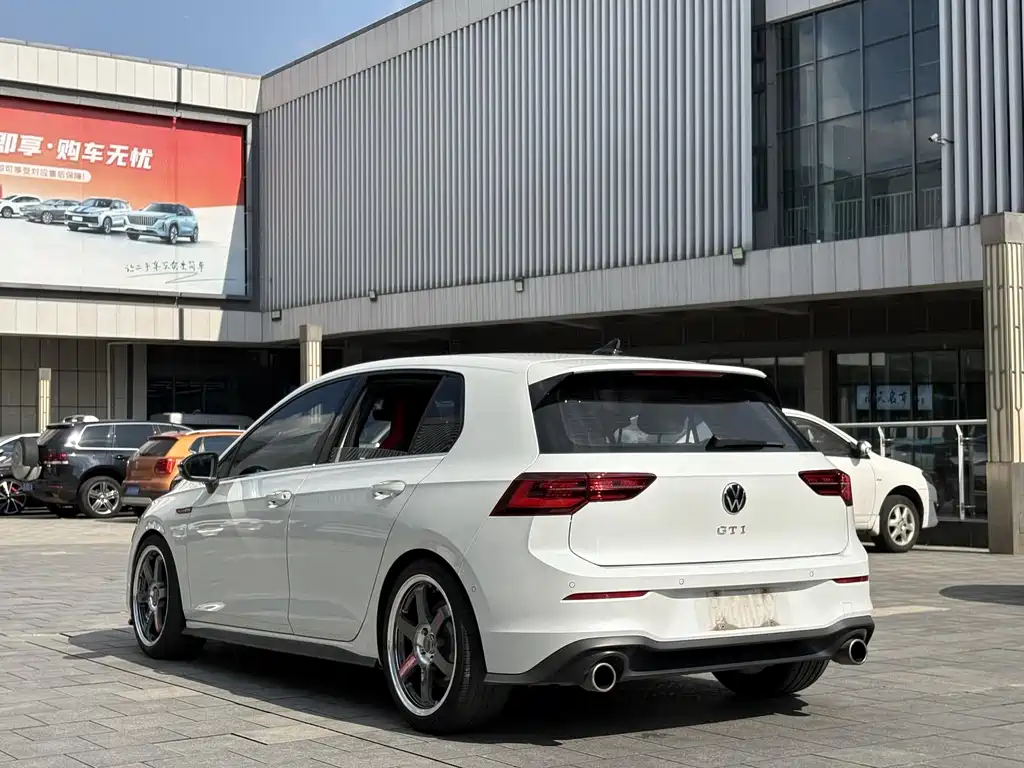 Volkswagen Golf GTI — фото 8