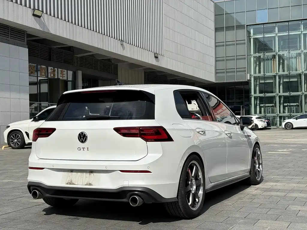 Volkswagen Golf GTI — фото 9