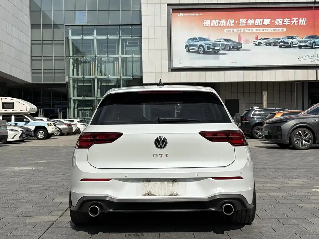 Volkswagen Golf GTI — фото 10