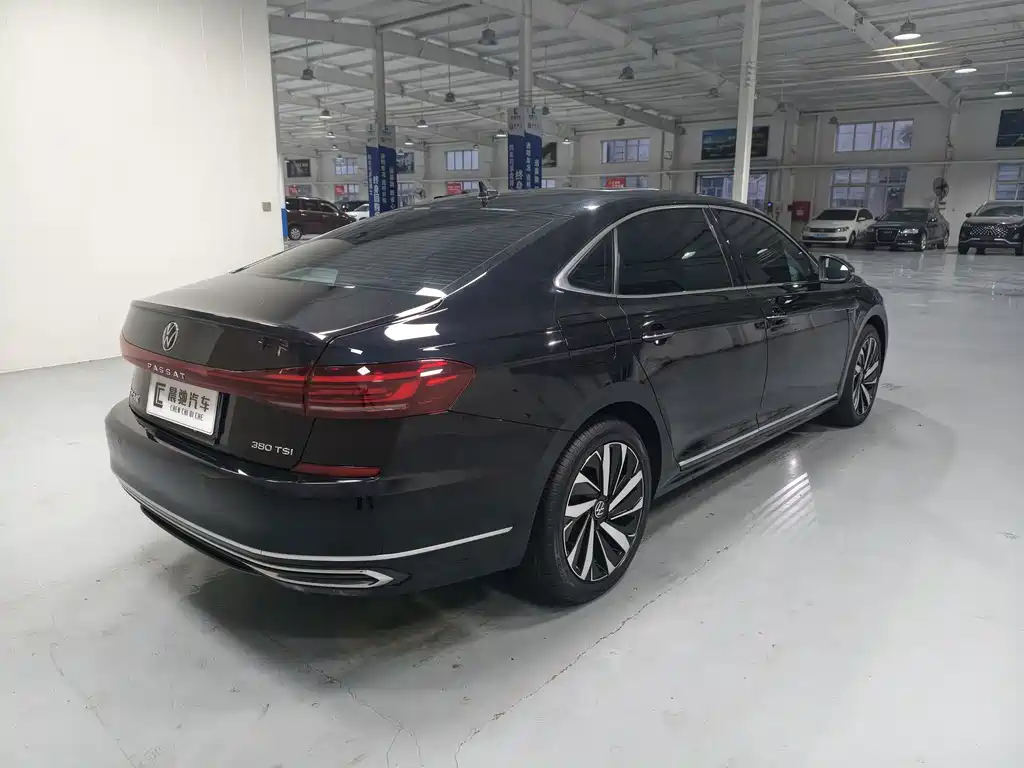 Volkswagen Passat — фото 4