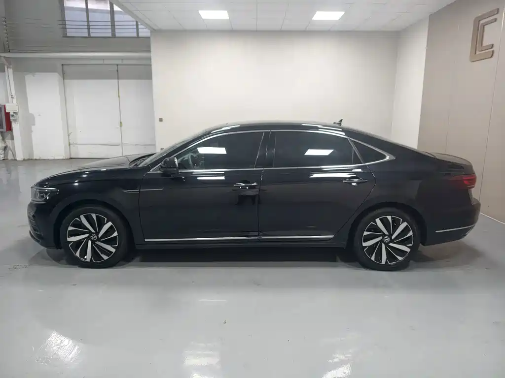 Volkswagen Passat — фото 9