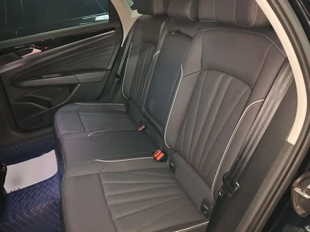 Volkswagen Passat — фото 17