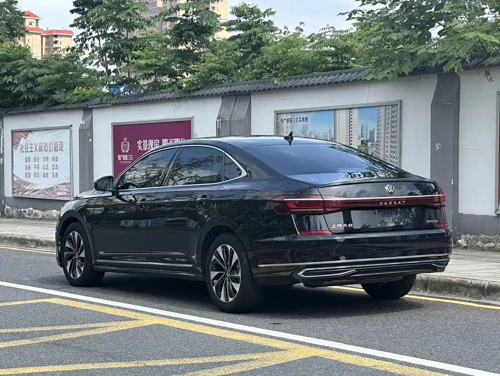 Volkswagen Passat — фото 6