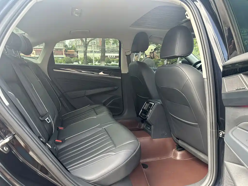 Volkswagen Passat — фото 8