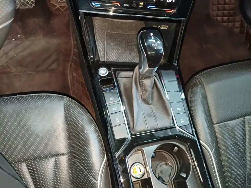 Volkswagen Passat — фото 14
