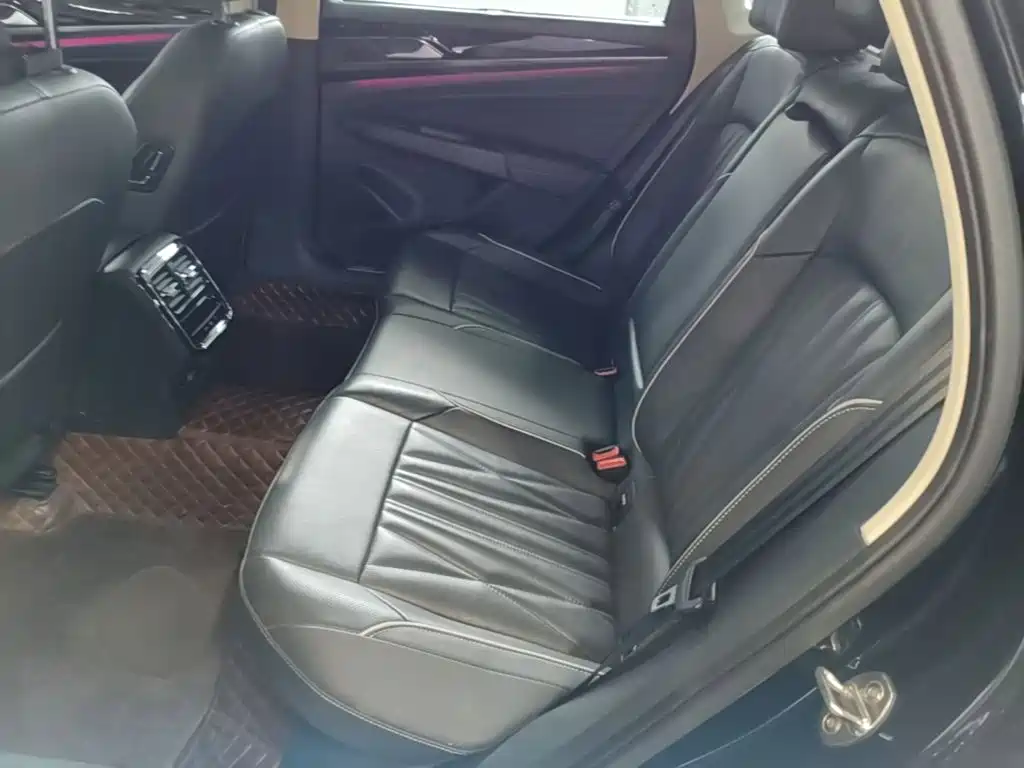 Volkswagen Passat — фото 17