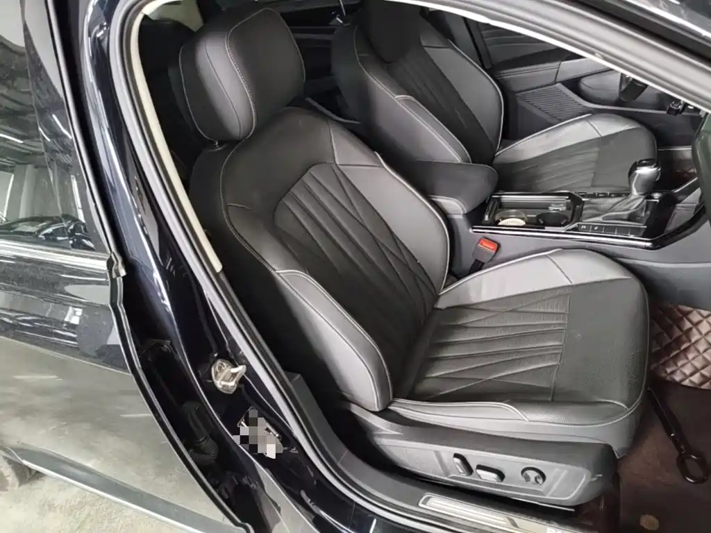 Volkswagen Passat — фото 25