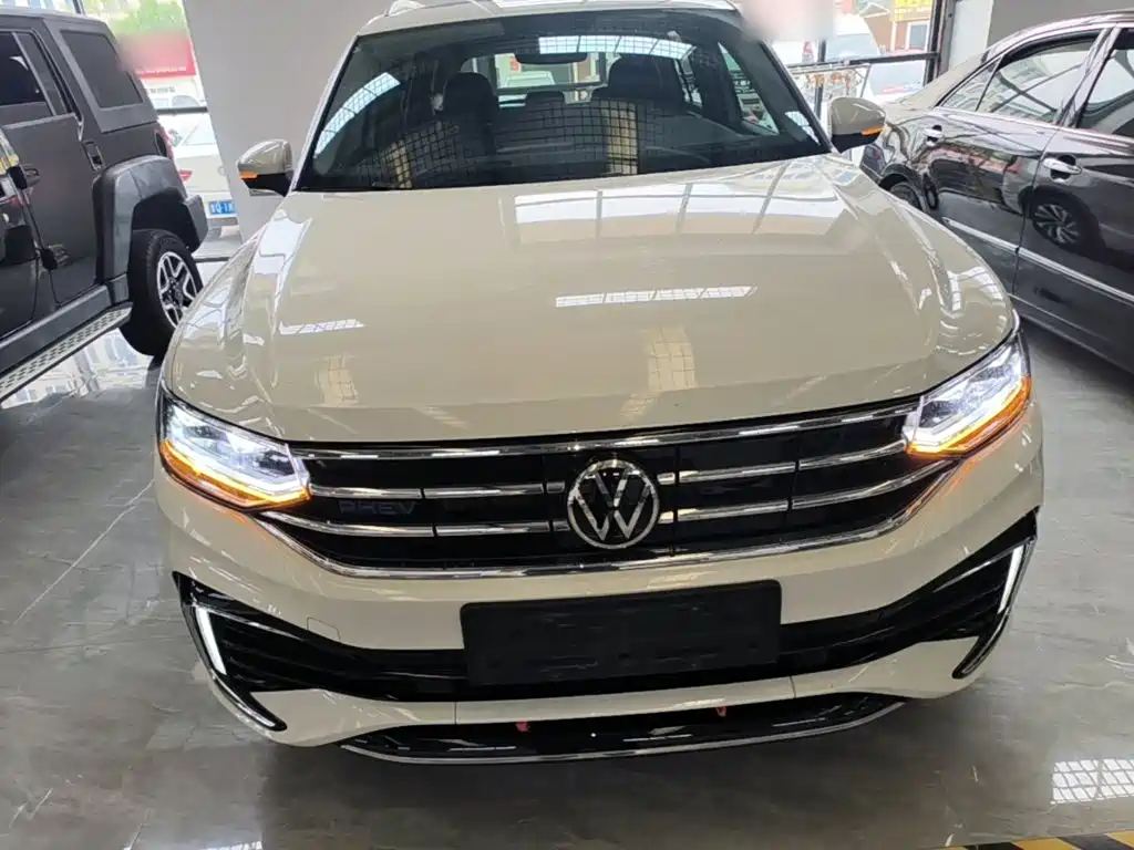 Volkswagen Tiguan L PHEV — фото 3