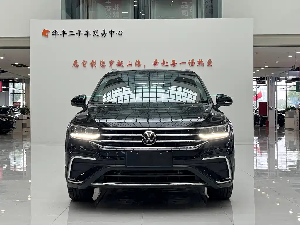 Volkswagen Tiguan L — фото 2