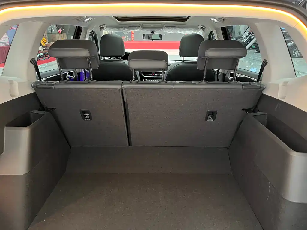 Volkswagen Tiguan L — фото 14