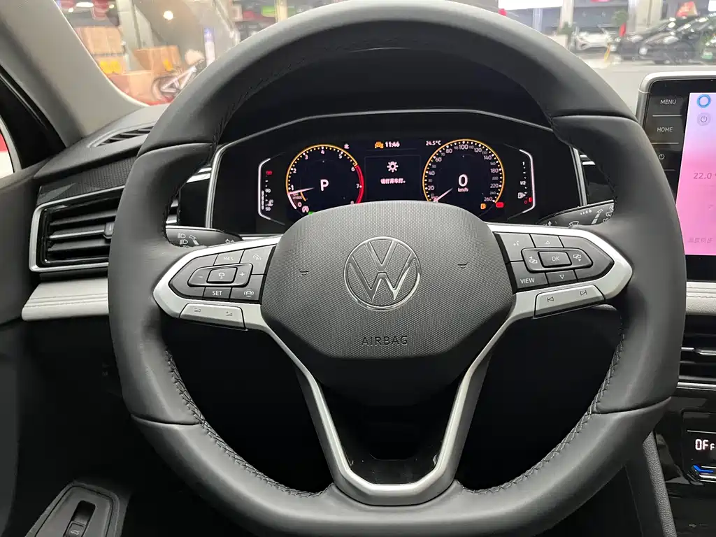 Volkswagen Tiguan L — фото 8