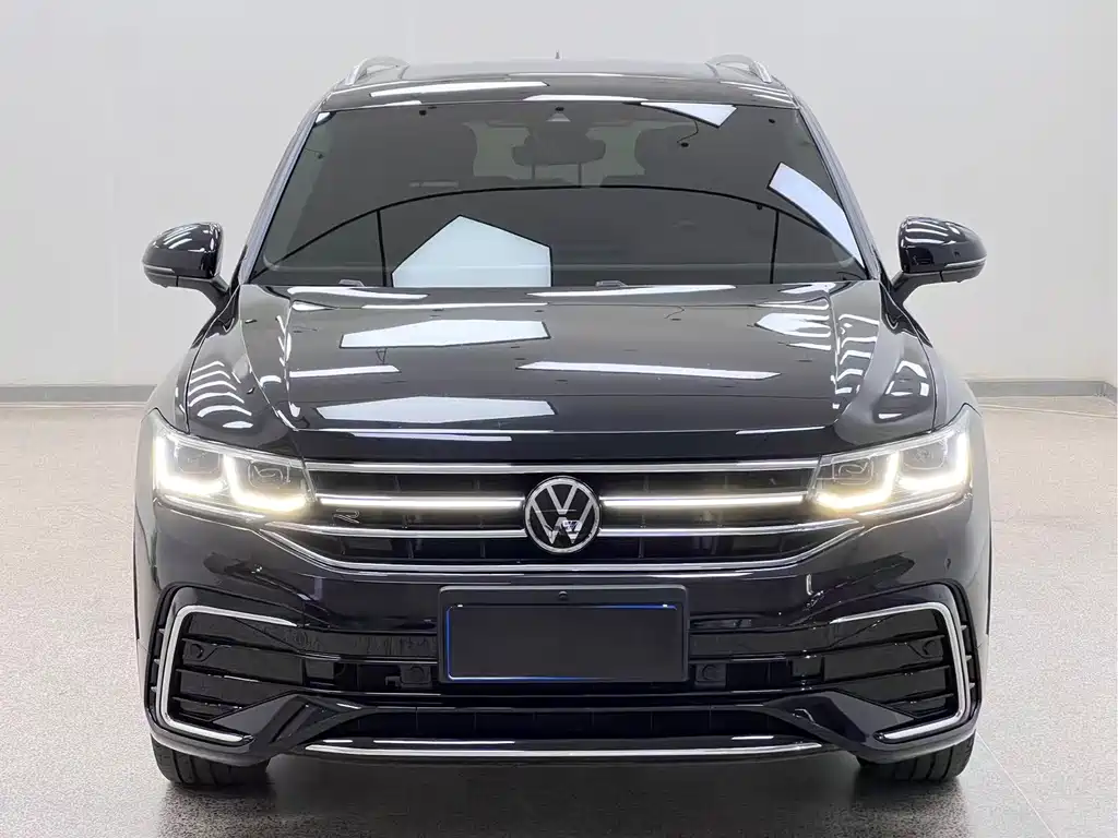 Volkswagen Tiguan L — фото 2