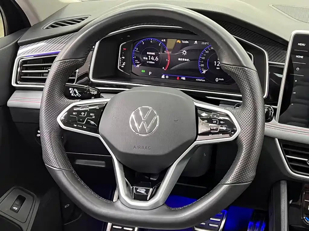 Volkswagen Tiguan L — фото 14
