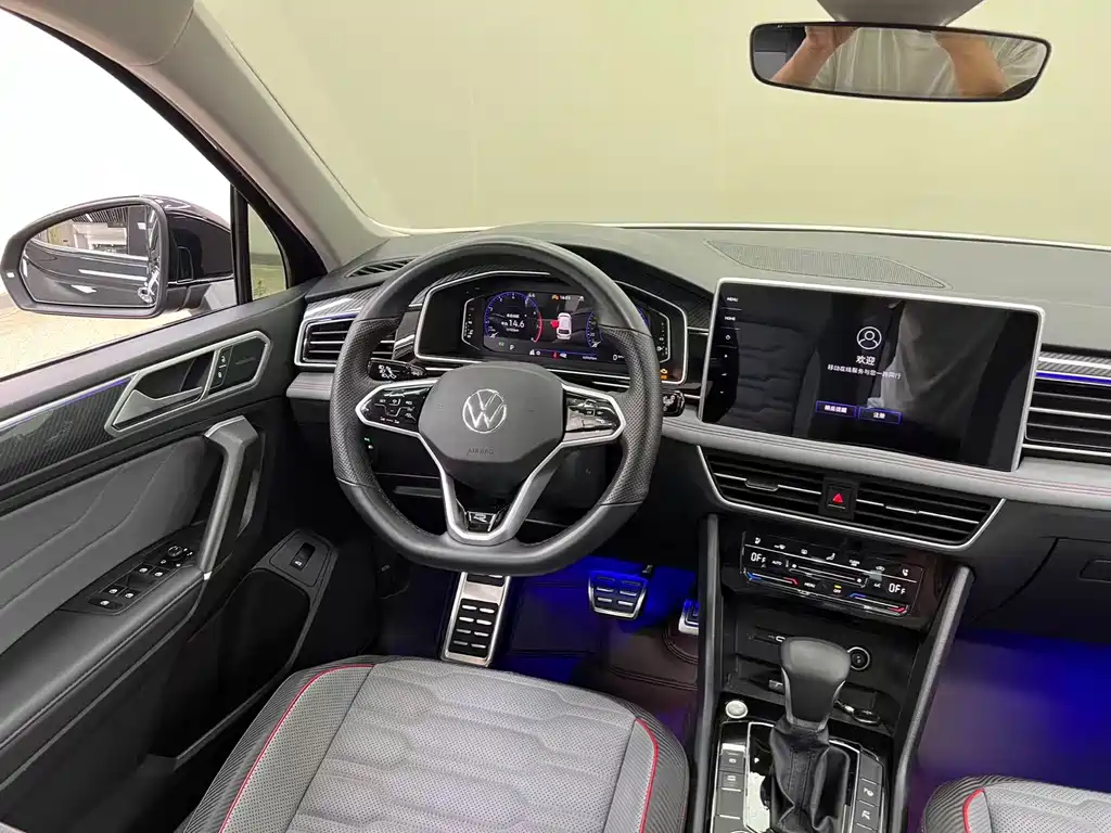 Volkswagen Tiguan L — фото 15