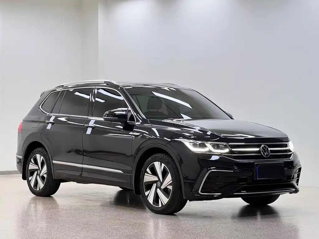Volkswagen Tiguan L — фото 3