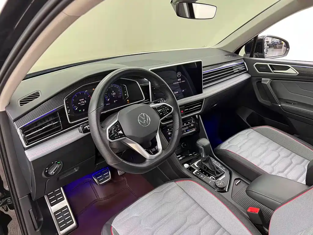 Volkswagen Tiguan L — фото 21