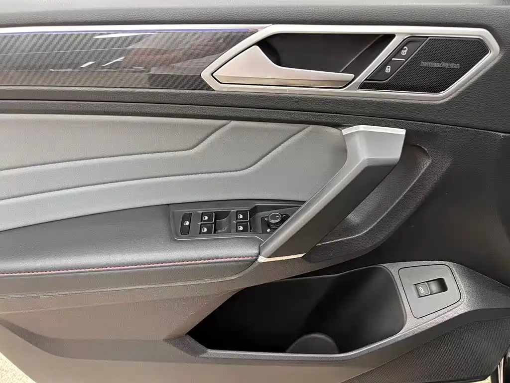 Volkswagen Tiguan L — фото 23