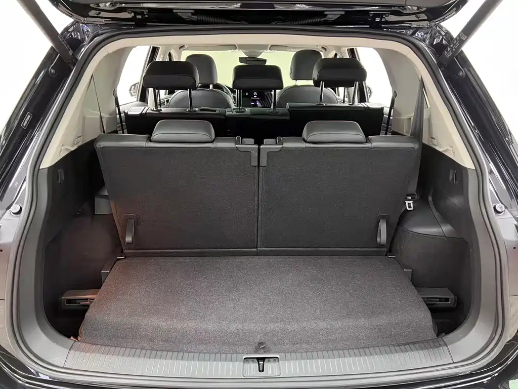 Volkswagen Tiguan L — фото 26