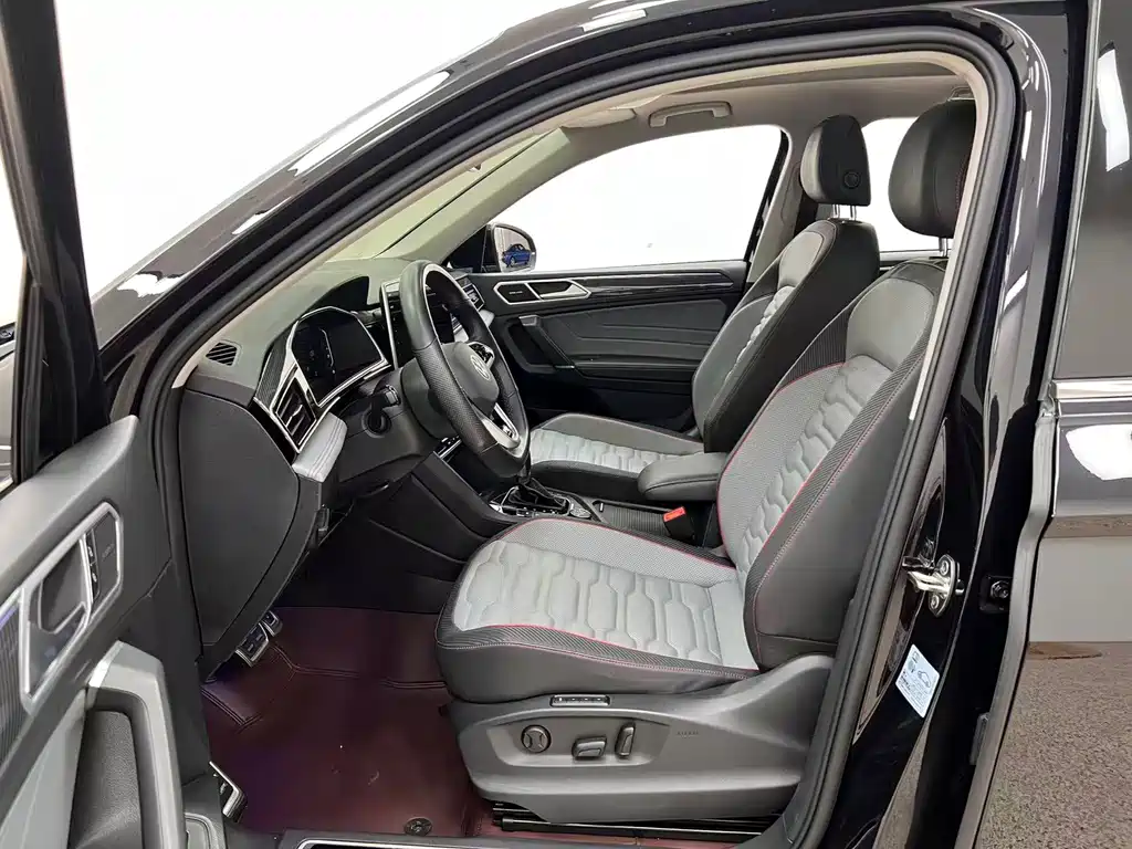 Volkswagen Tiguan L — фото 7