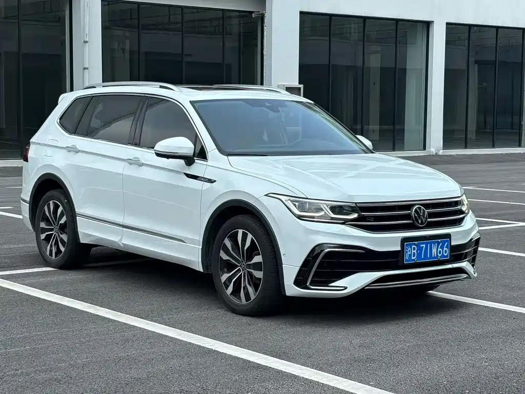 Volkswagen Tiguan L — фото 3