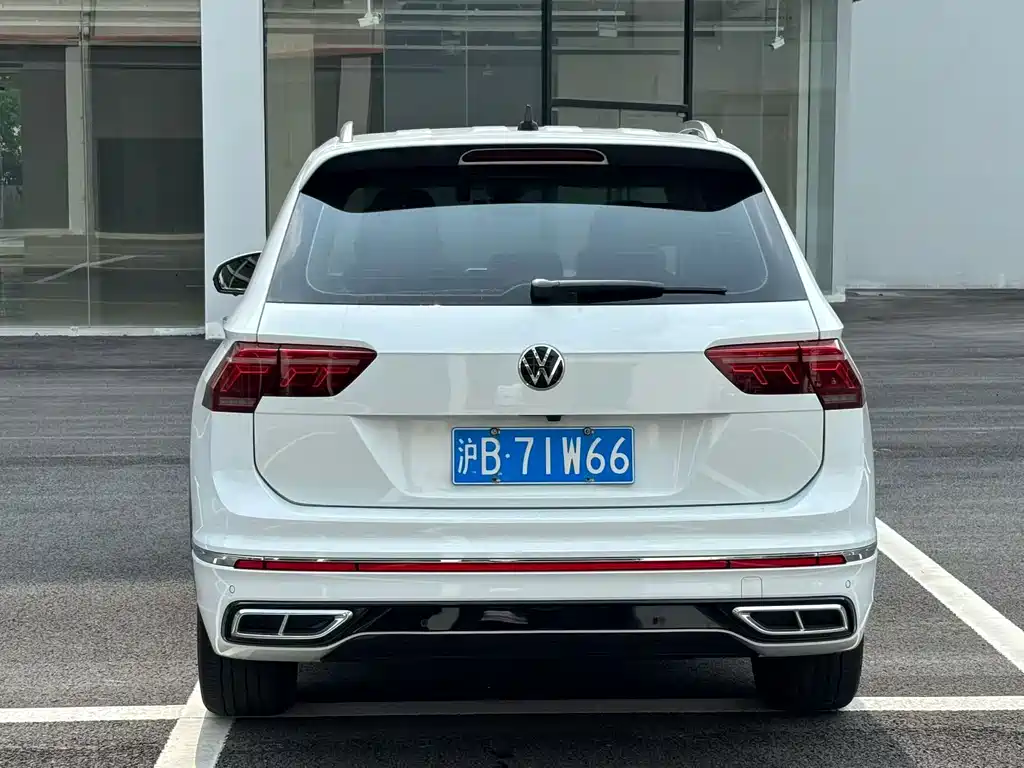 Volkswagen Tiguan L — фото 8