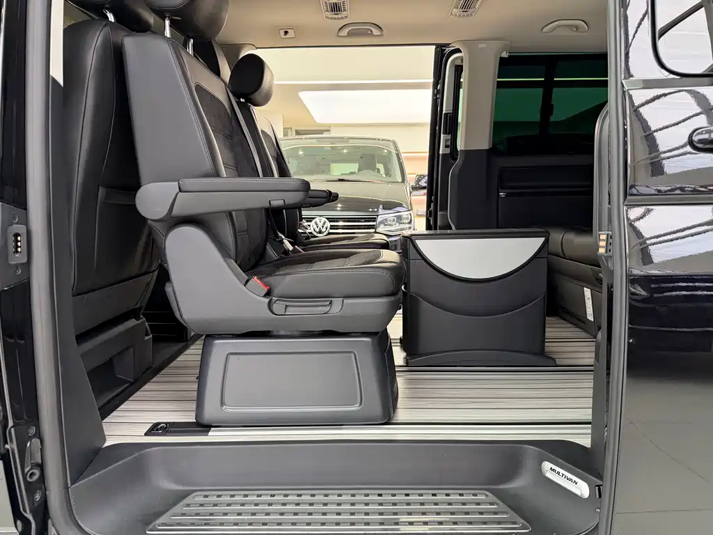 Volkswagen Multivan — фото 18
