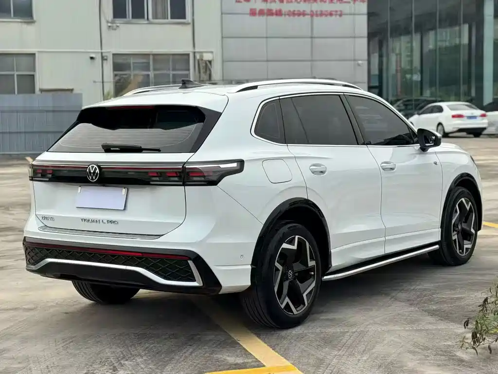 Volkswagen Tiguan L — фото 7