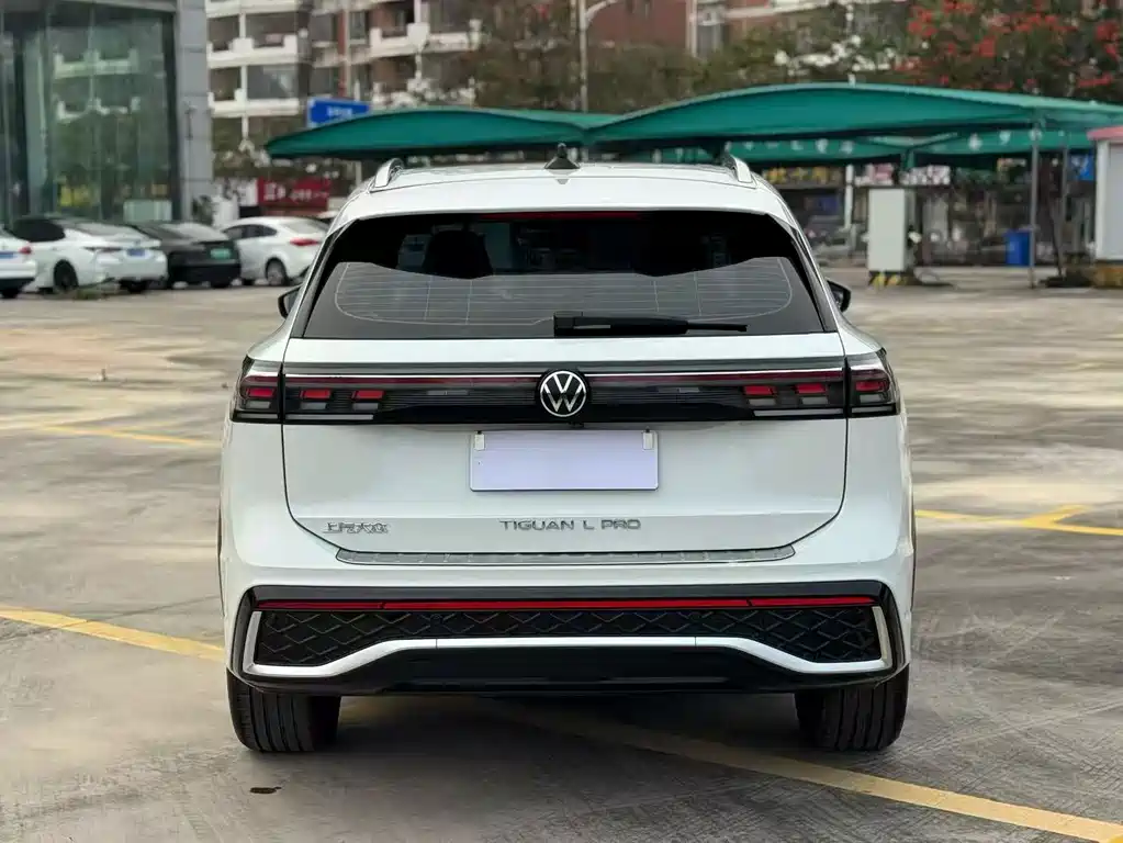 Volkswagen Tiguan L — фото 8