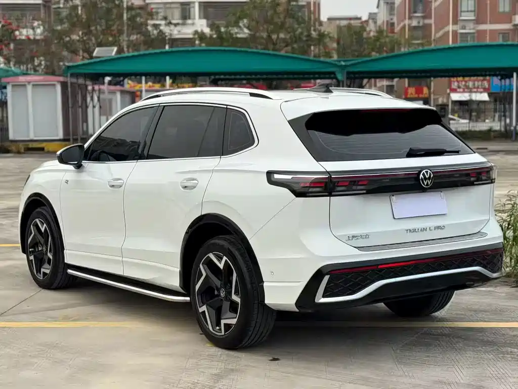 Volkswagen Tiguan L — фото 9