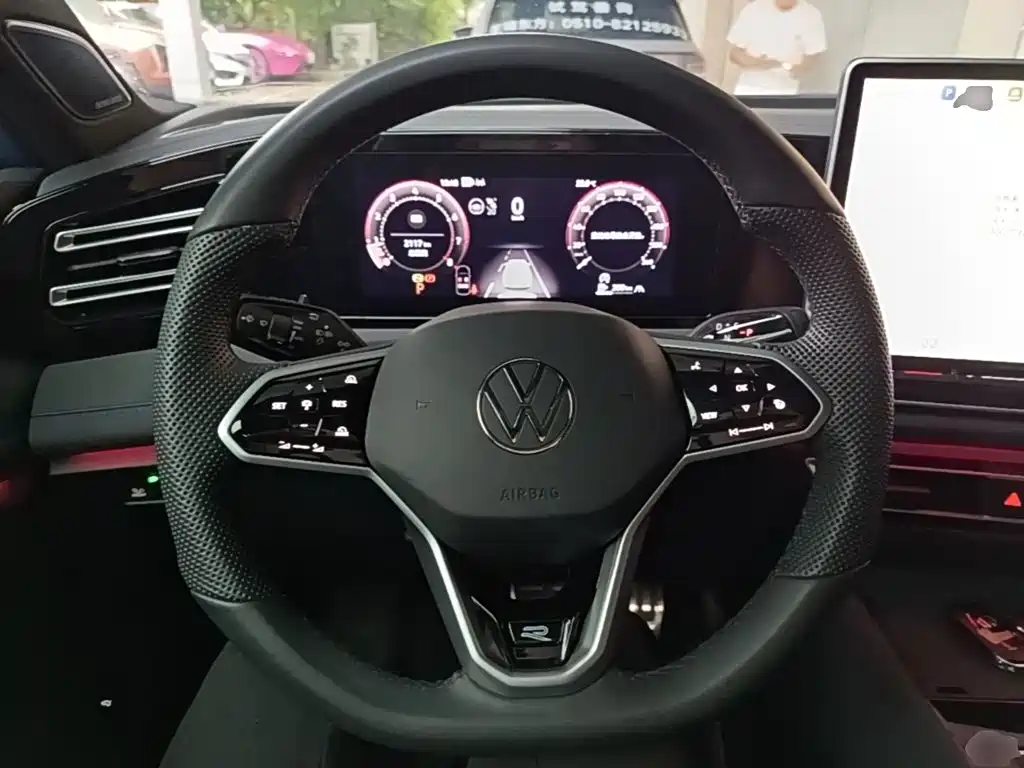 Volkswagen Tiguan L — фото 11