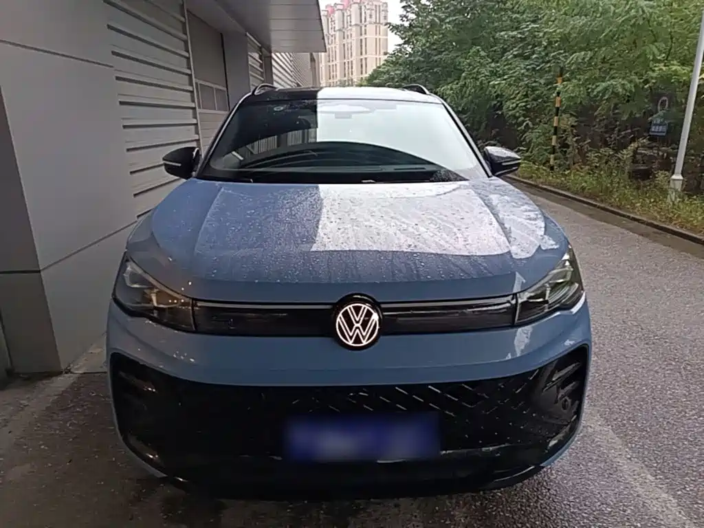 Volkswagen Tiguan L — фото 3