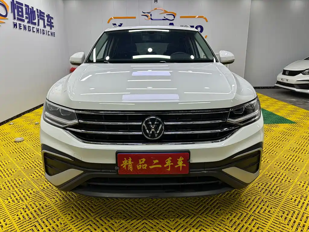 Volkswagen Tiguan L — фото 2