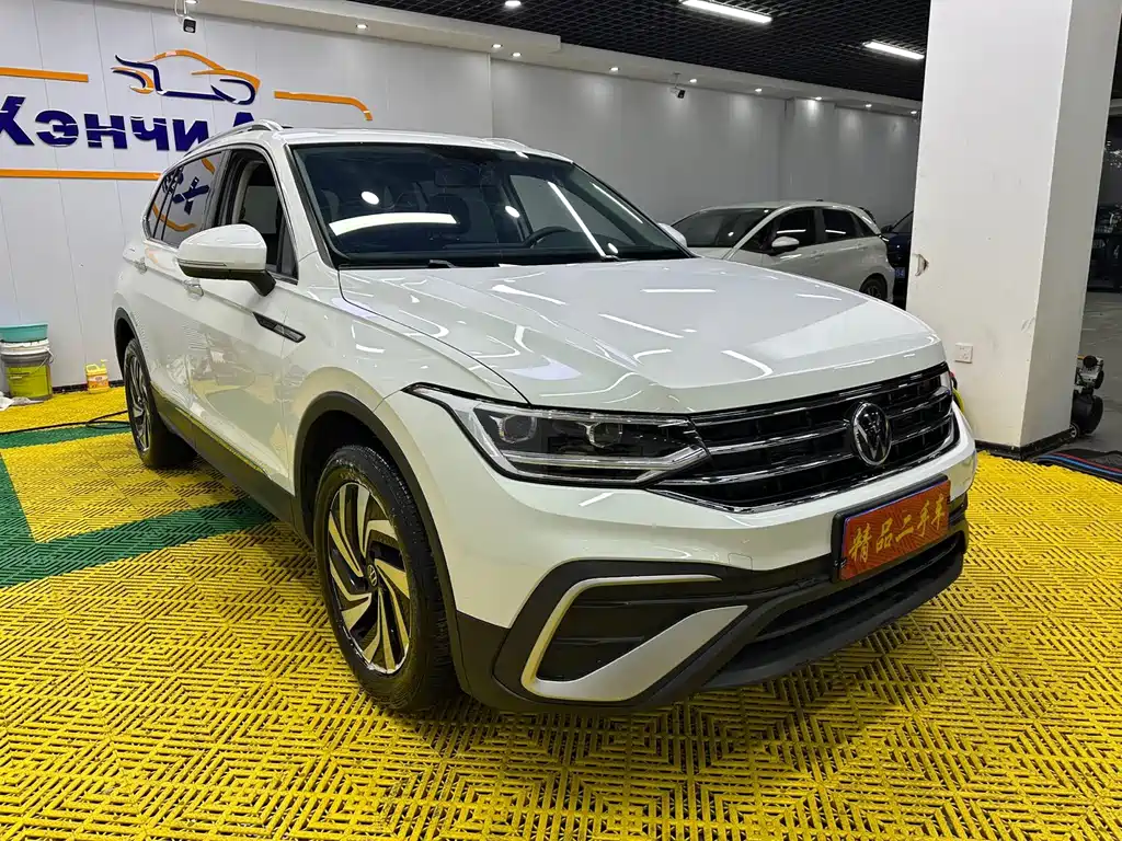 Volkswagen Tiguan L — фото 3