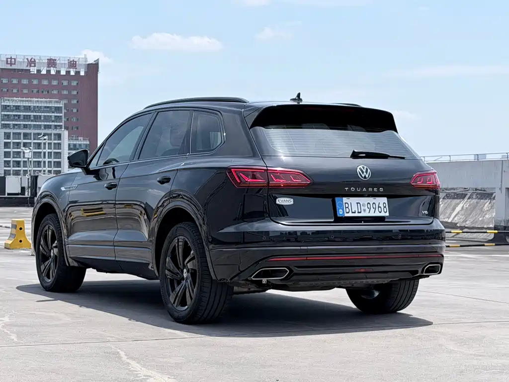 Volkswagen Touareg — фото 7
