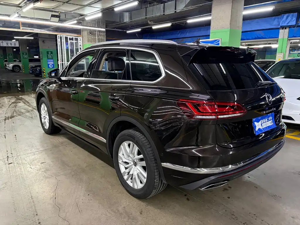 Volkswagen Touareg — фото 6