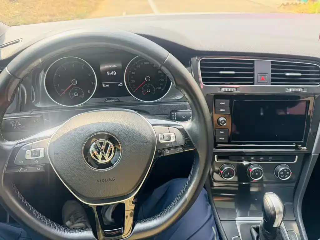 Volkswagen Golf — фото 9