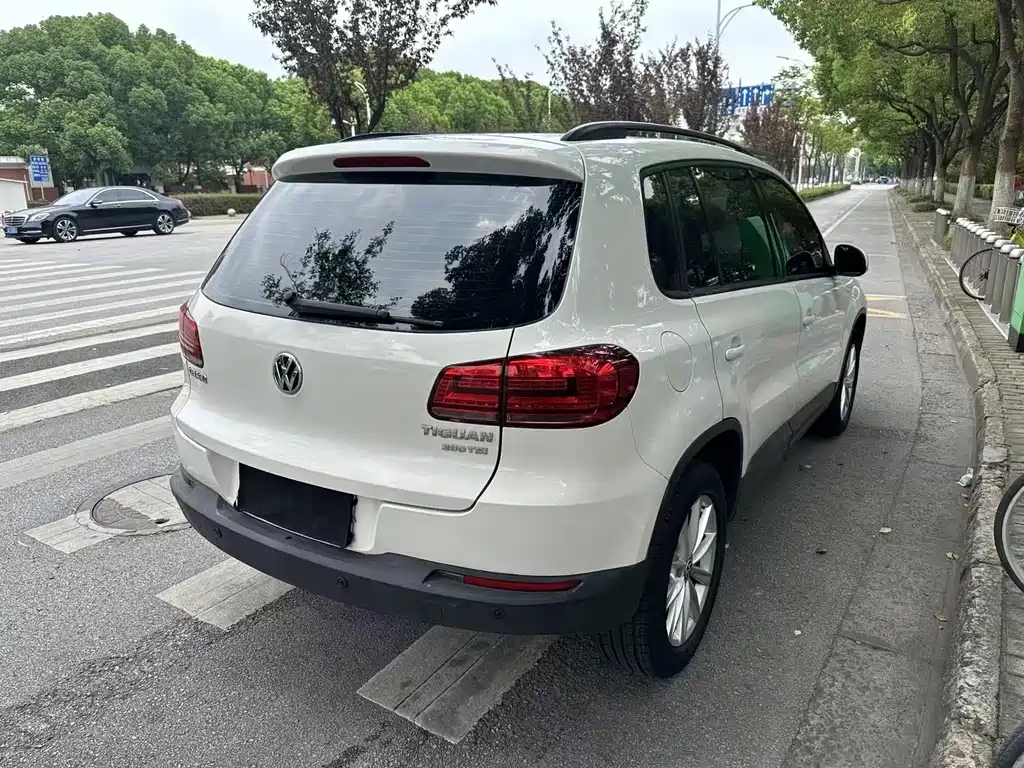 Volkswagen Tiguan — фото 6