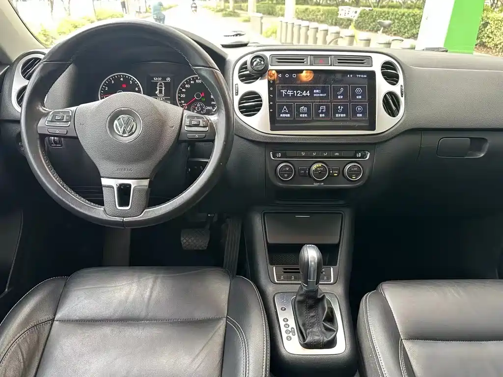 Volkswagen Tiguan — фото 8