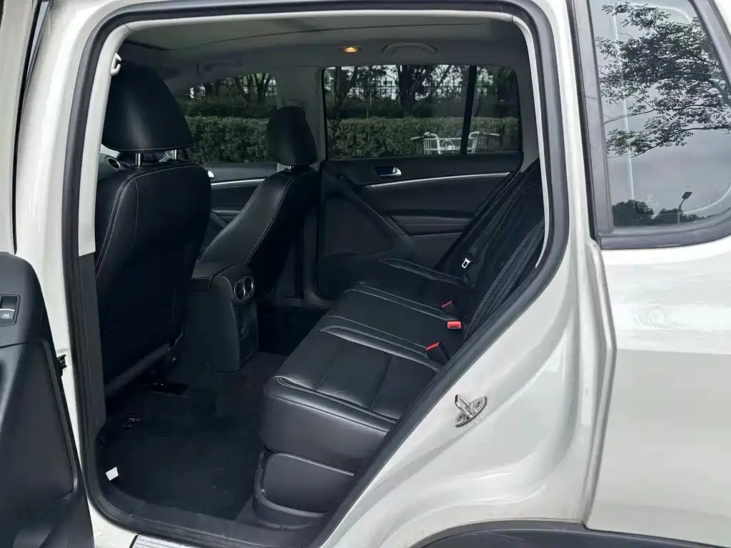 Volkswagen Tiguan — фото 9