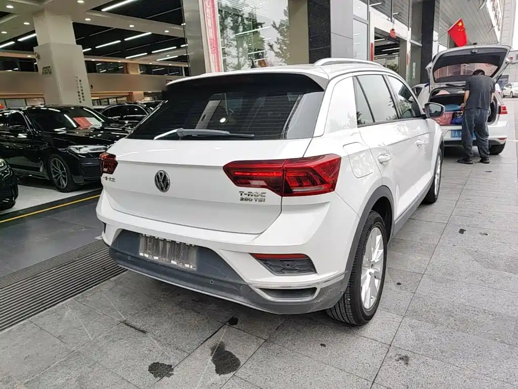 Volkswagen T-Roc — фото 7