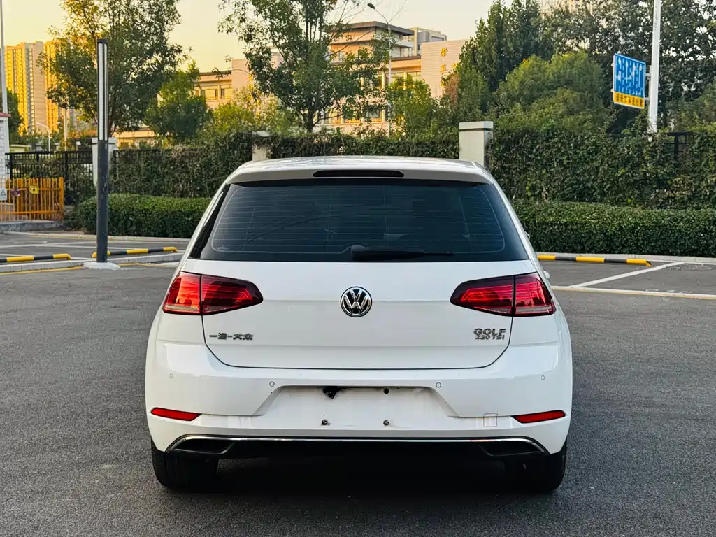 Volkswagen Golf — фото 5