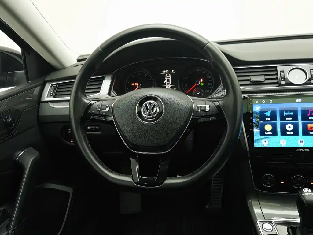 Volkswagen Passat — фото 11