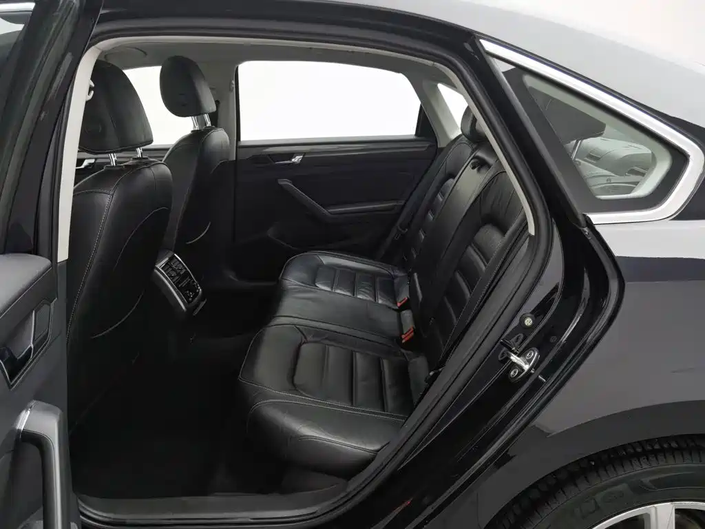 Volkswagen Passat — фото 15