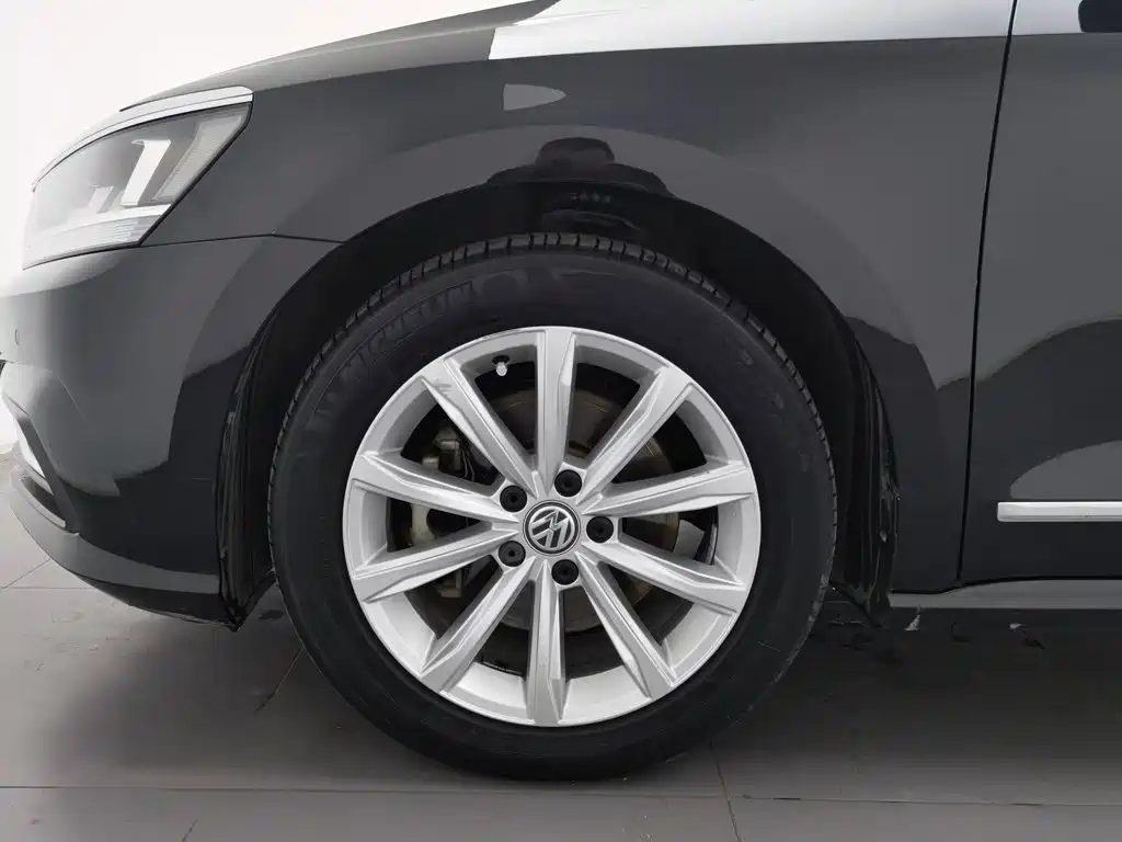 Volkswagen Passat — фото 17