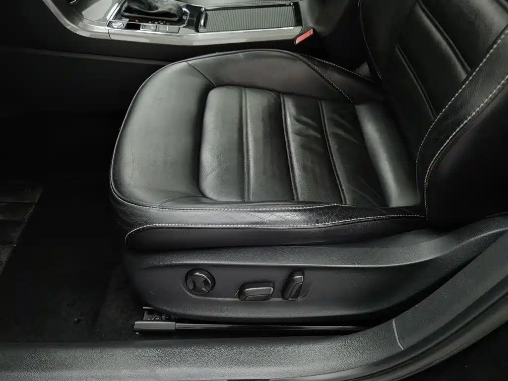 Volkswagen Passat — фото 20