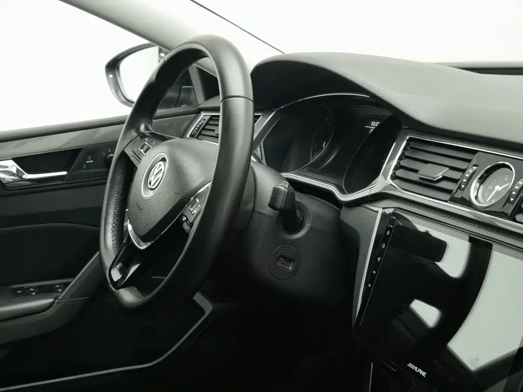 Volkswagen Passat — фото 22