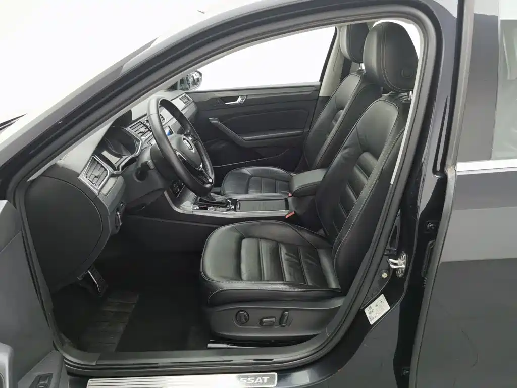 Volkswagen Passat — фото 10