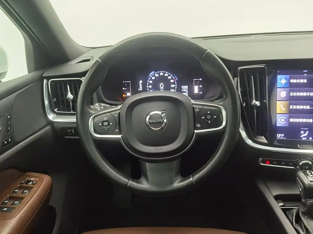 Volvo S60 — фото 11