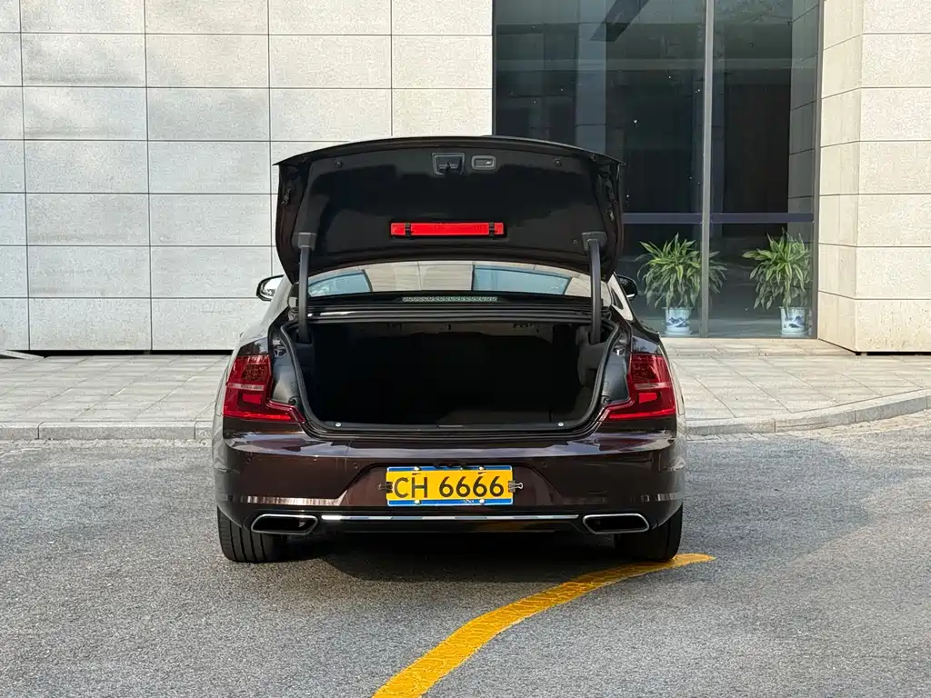 Volvo S90 — фото 17